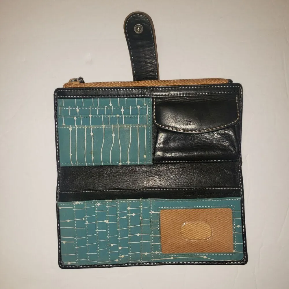 Fossil weekender checkbook